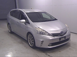 TOYOTA PRIUS ALPHA 2011