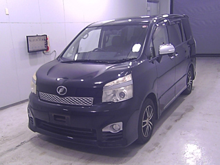 TOYOTA VOXY 2013