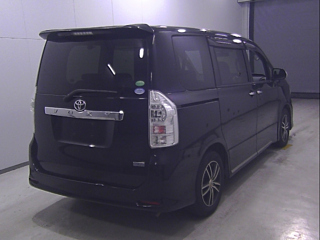TOYOTA VOXY 2013