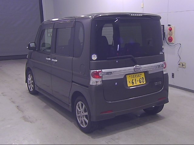 DAIHATSU TANTO 2011