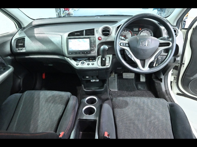HONDA STREAM 2011