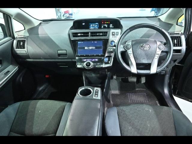 TOYOTA PRIUS ALPHA 2016