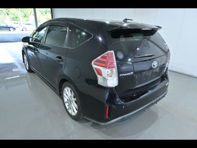 TOYOTA PRIUS ALPHA 2016