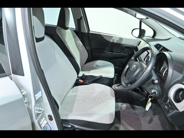 TOYOTA VITZ 2014