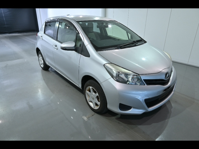 TOYOTA VITZ 2014