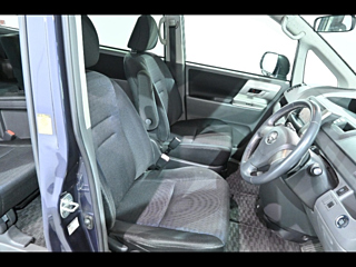 TOYOTA VOXY 2009