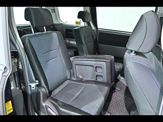 TOYOTA VOXY 2009
