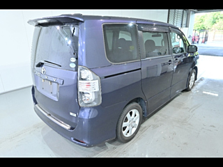 TOYOTA VOXY 2009