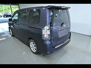 TOYOTA VOXY 2009