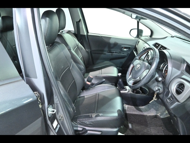TOYOTA VITZ 2013
