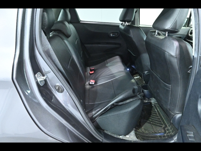 TOYOTA VITZ 2013