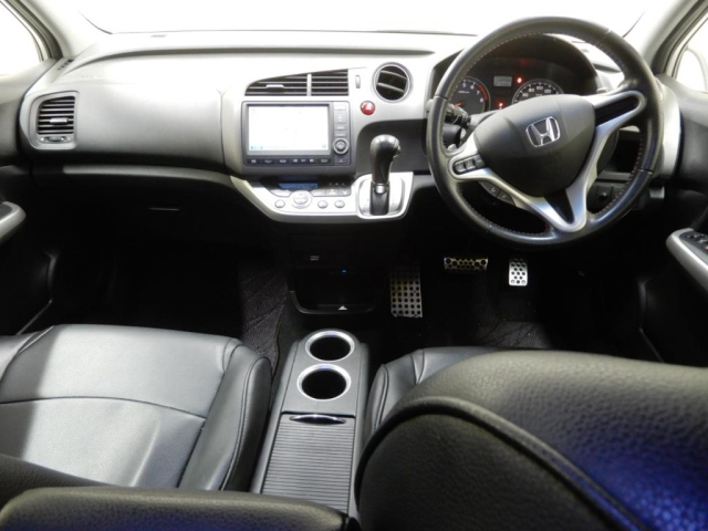 HONDA STREAM 2010