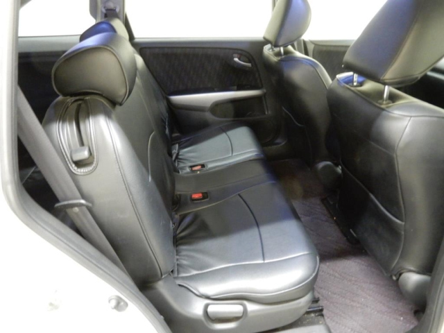 HONDA STREAM 2010
