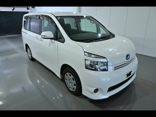 TOYOTA VOXY 2008