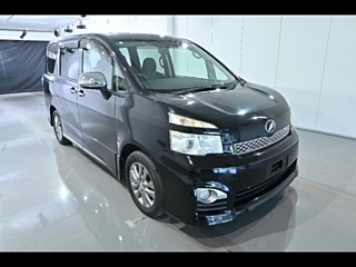 TOYOTA VOXY 2012
