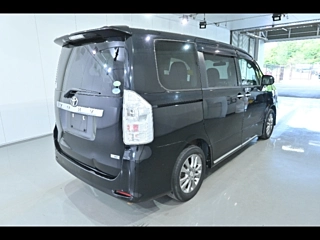 TOYOTA VOXY 2012