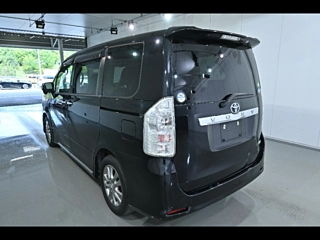 TOYOTA VOXY 2012