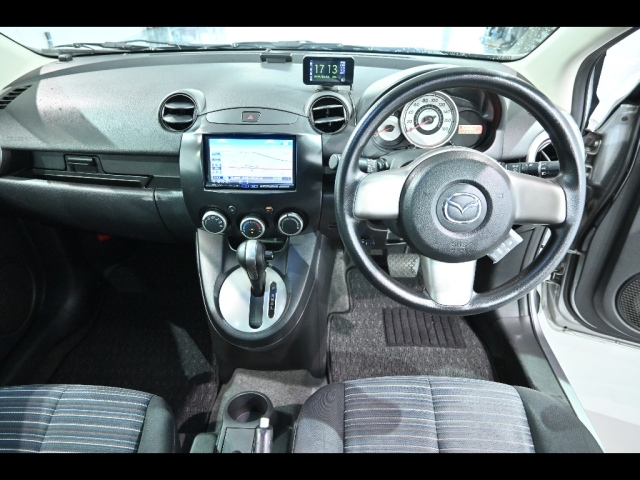 MAZDA DEMIO 2010