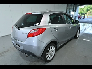 MAZDA DEMIO 2010