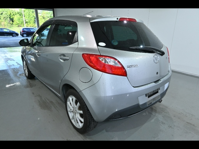 MAZDA DEMIO 2010