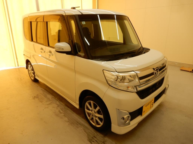 DAIHATSU TANTO 2015