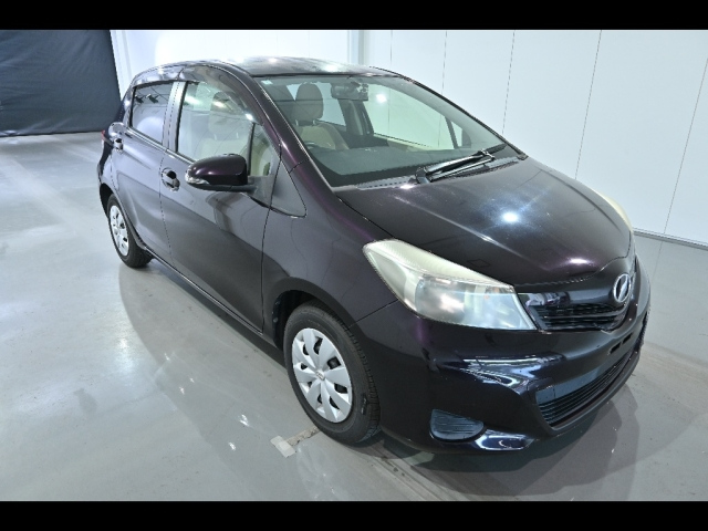 TOYOTA VITZ 2013