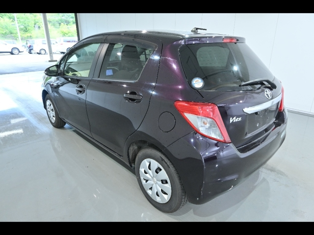 TOYOTA VITZ 2013