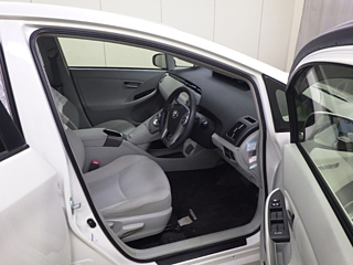 TOYOTA PRIUS 2013