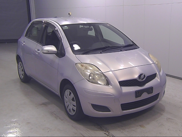 TOYOTA VITZ 2010
