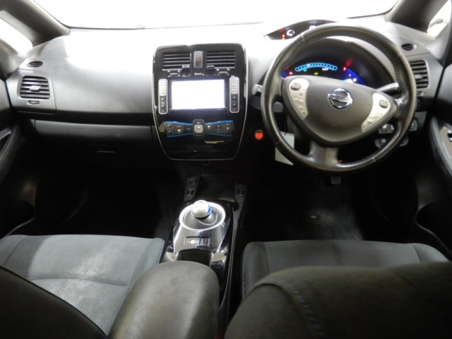 NISSAN LEAF 2017