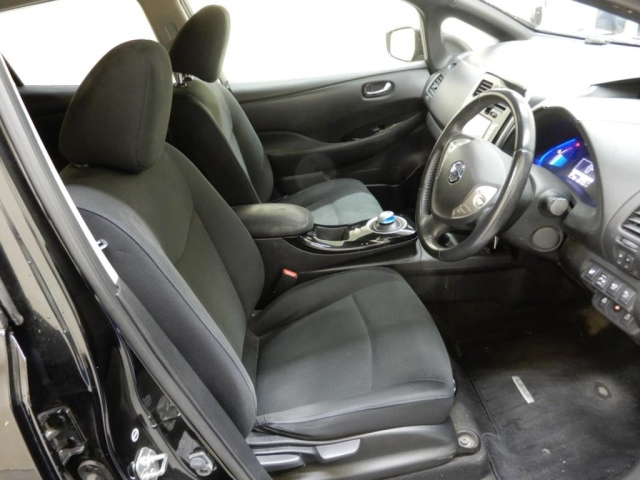 NISSAN LEAF 2017