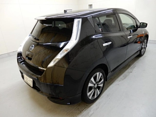 NISSAN LEAF 2017