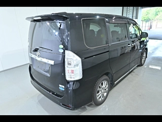 TOYOTA VOXY 2013