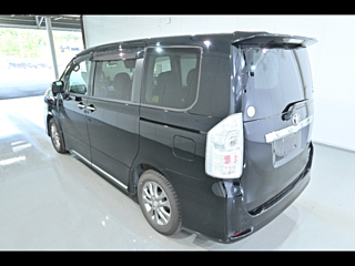 TOYOTA VOXY 2013