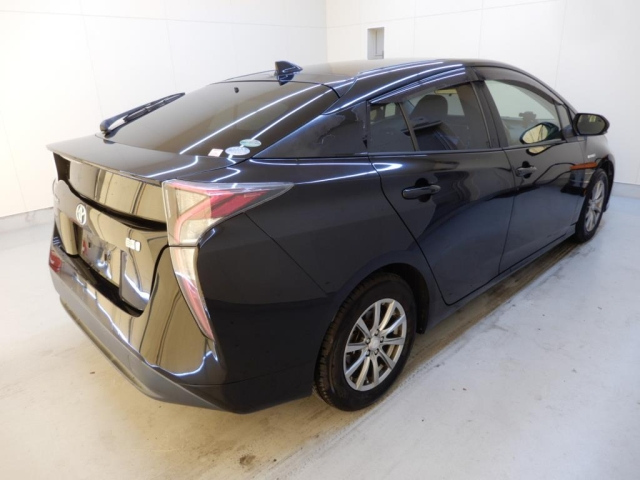 TOYOTA PRIUS 2016