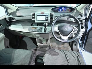 HONDA FREED 2011