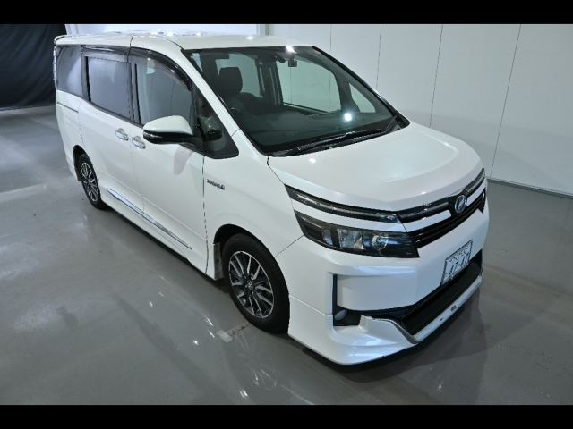 TOYOTA VOXY 2015