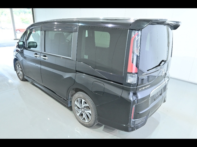 HONDA STEP WAGON 2016