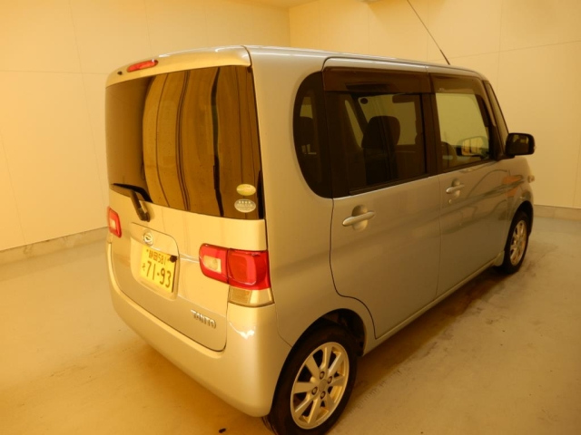 DAIHATSU TANTO 2010