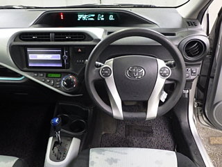 TOYOTA AQUA 2013