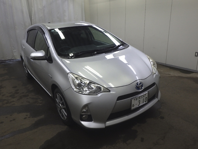 TOYOTA AQUA 2013