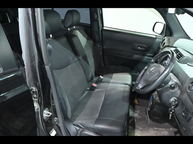 TOYOTA BB 2013