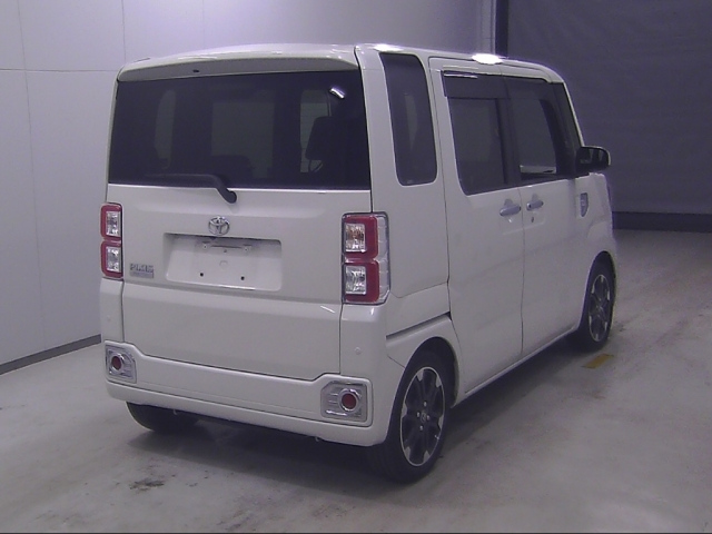 TOYOTA PIXIS MEGA 2020