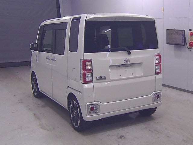 TOYOTA PIXIS MEGA 2020