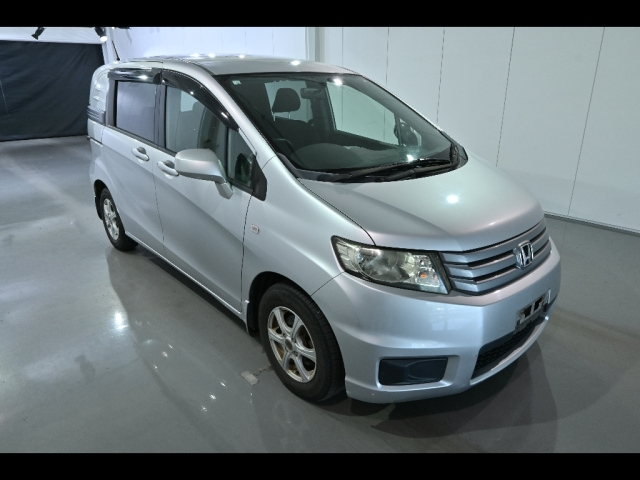HONDA FREED 2010