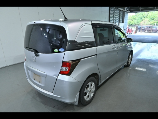HONDA FREED 2010