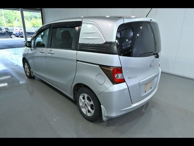 HONDA FREED 2010