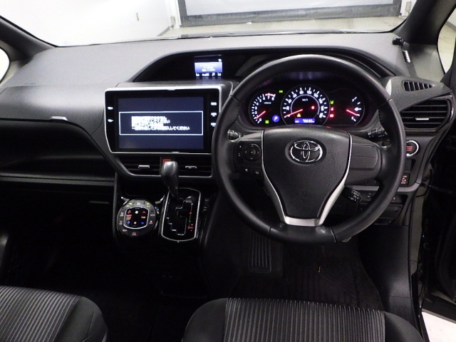 TOYOTA NOAH 2017