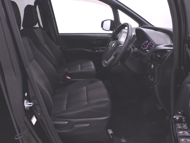 TOYOTA NOAH 2017