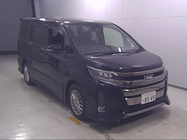 TOYOTA NOAH 2017